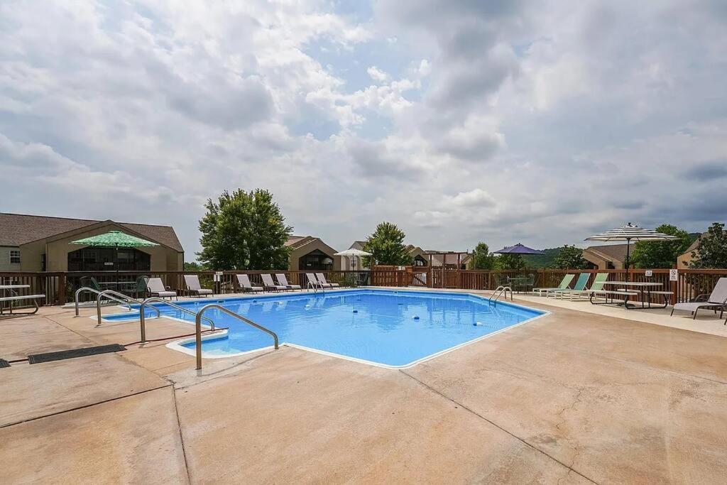 Modern Comfort: Updated Cozy Condo In Indian Point Branson Exterior foto